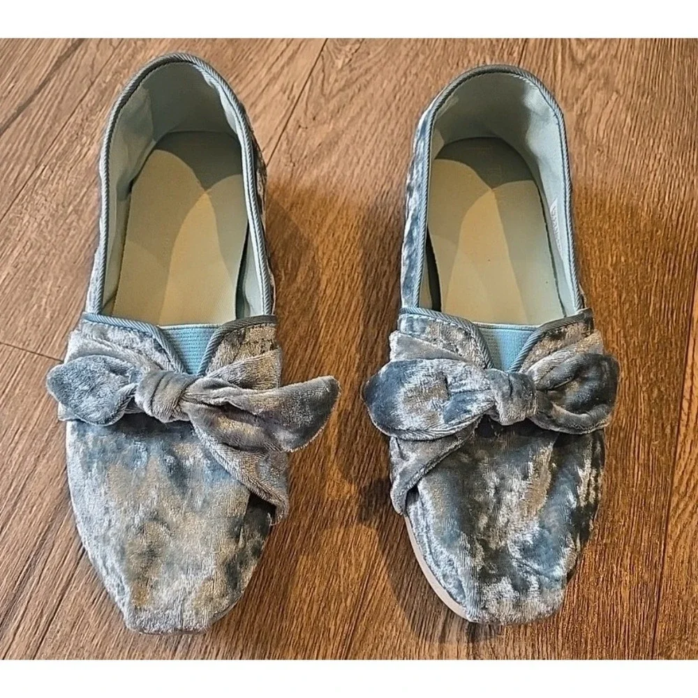 TOMS Womens Velvet Platform Sneaker with Bow - Silver  Size 8